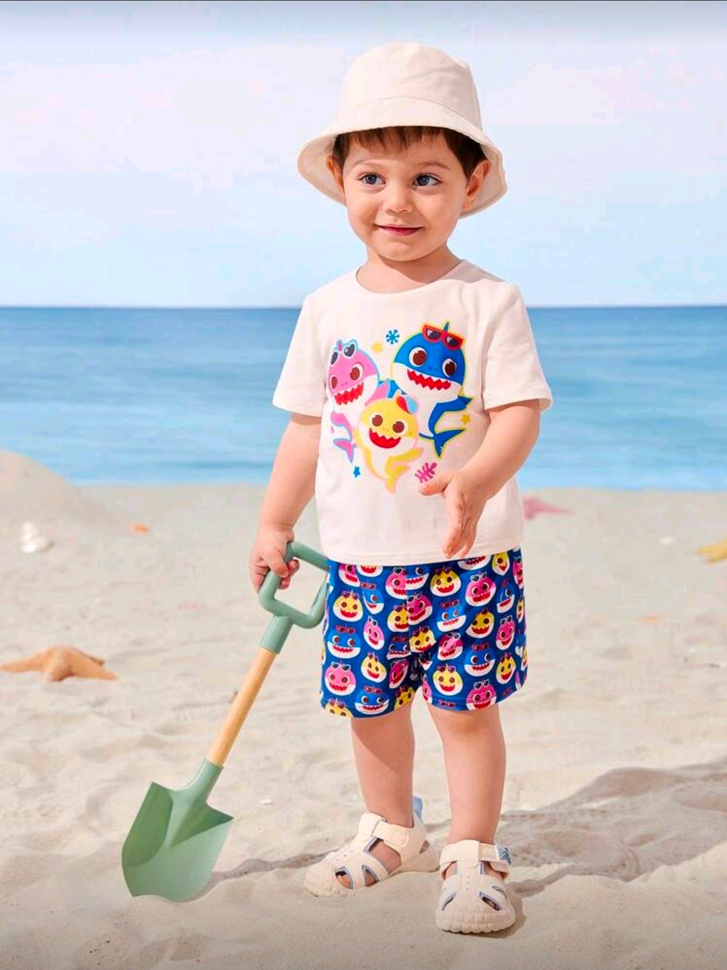BABY SHARK X SHEIN Baby Boy Summer Vacation Shark Print White Casual Matching Short Sleeve T-Shirt And Loose Shorts Set