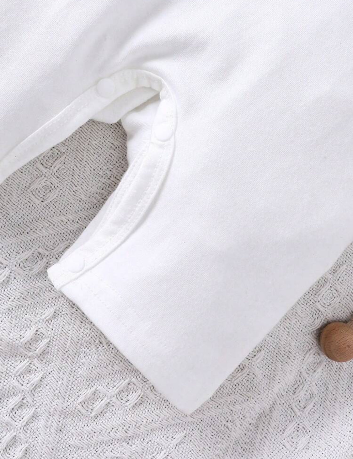 SHEIN Baby Boy Solid Color Pleated Romper