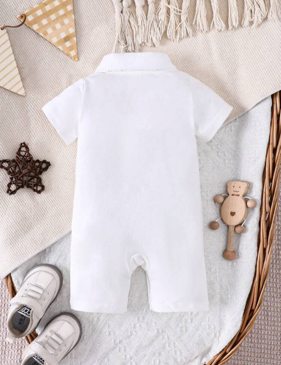 SHEIN Baby Boy Solid Color Pleated Romper