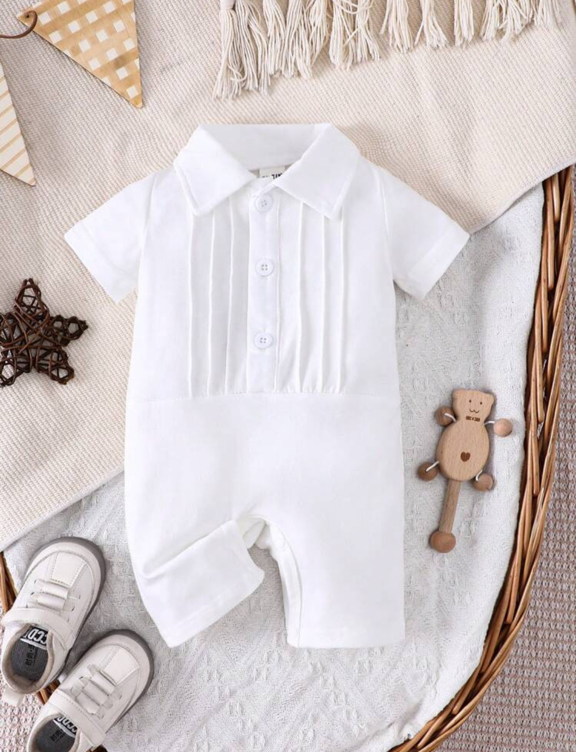 SHEIN Baby Boy Solid Color Pleated Romper