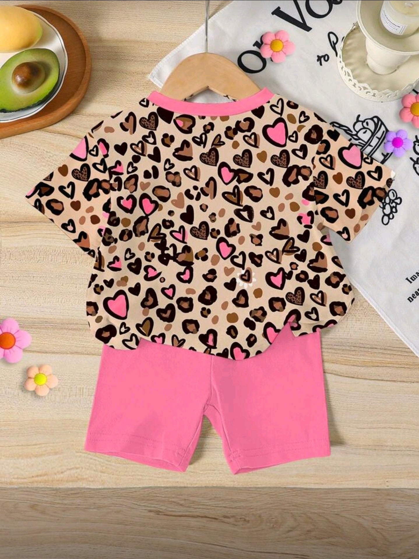SHEIN Baby Girls' Smile Heart Leopard Print Daisy Graphic Round Neck Short Sleeve T-Shirt And Rose Red Knit Skinny Shorts Set