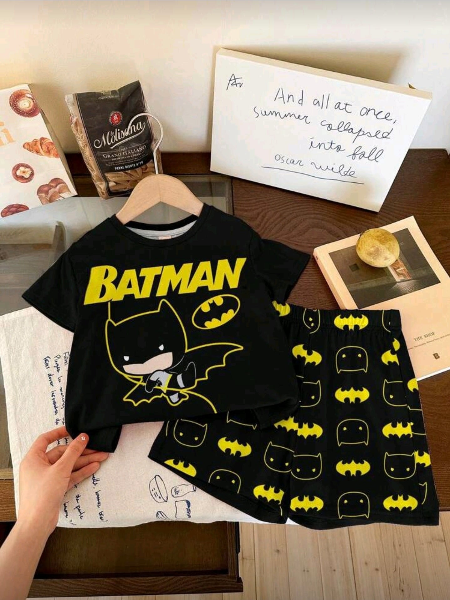 BATMAN X SHEIN Baby Boy Casual Cute Cartoon Pattern Round Neck Short Sleeve T-Shirt And Shorts Set