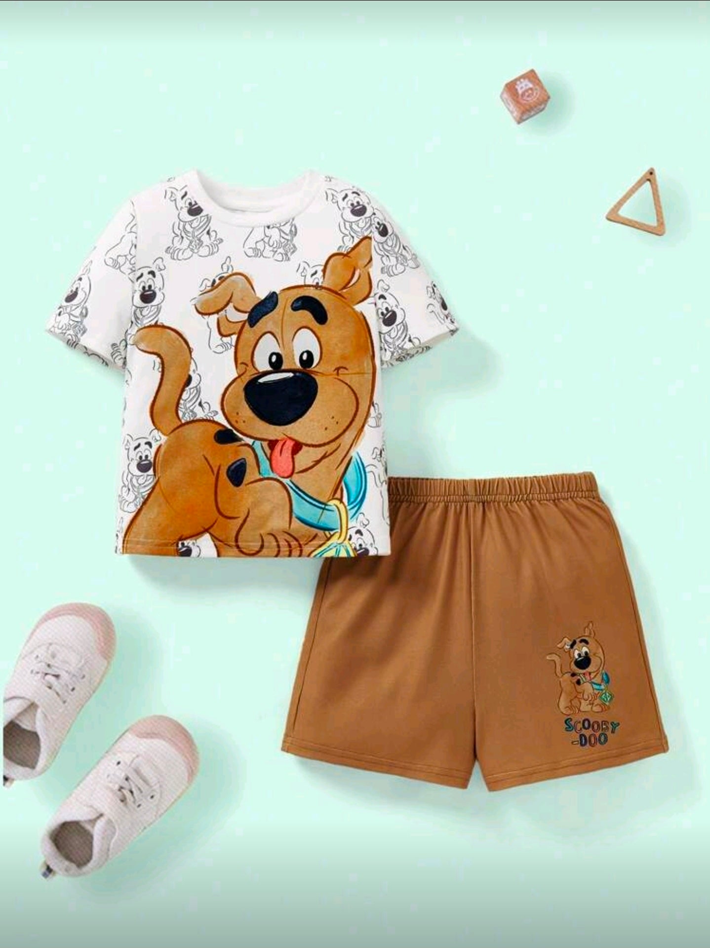 SCOOBY-DOO X SHEIN Baby Boy Cartoon Dog Print White Casual Cute Short Sleeve T-Shirt And Khaki Loose Shorts Comfortable 2 Pieces Set