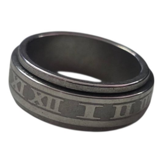 spinner ring featuring a Roman numeral pattern