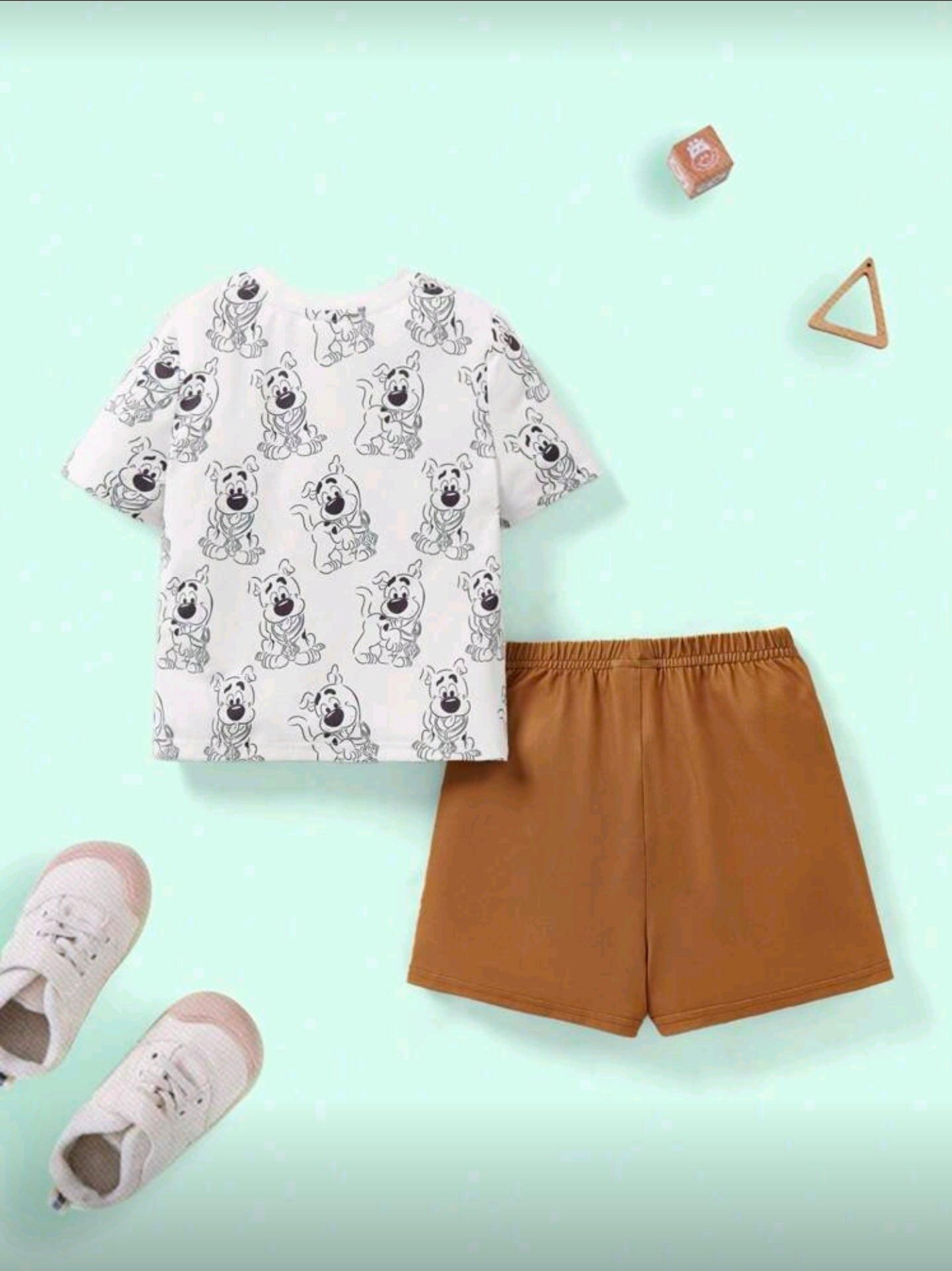 SCOOBY-DOO X SHEIN Baby Boy Cartoon Dog Print White Casual Cute Short Sleeve T-Shirt And Khaki Loose Shorts Comfortable 2 Pieces Set