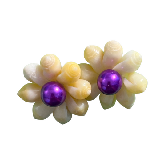 flower-shaped shell earrings