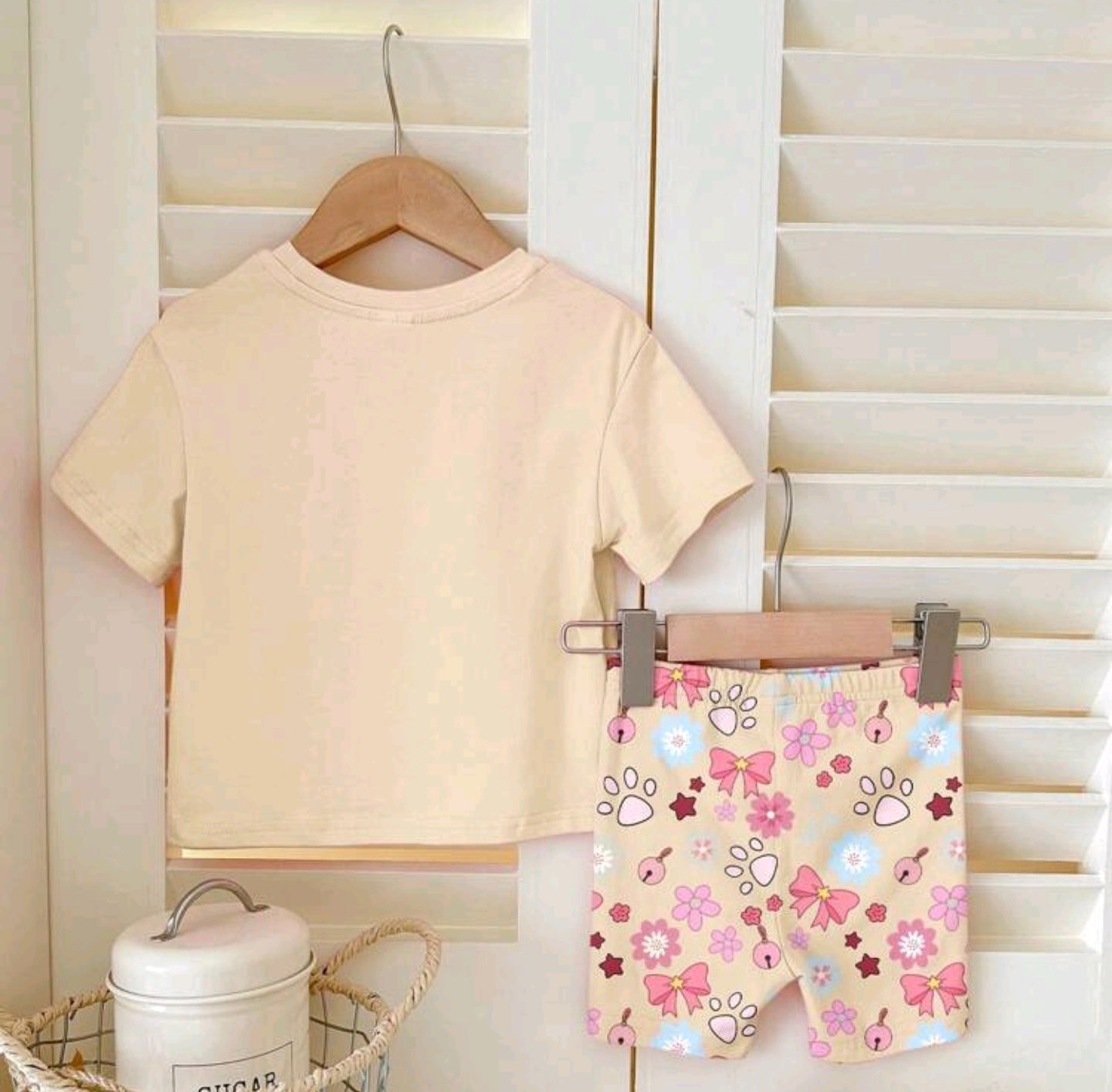 SHEIN Baby Girl Casual Simple Round Neck Loose Short Sleeve T-Shirt And Tight Cycling Shorts Set.
