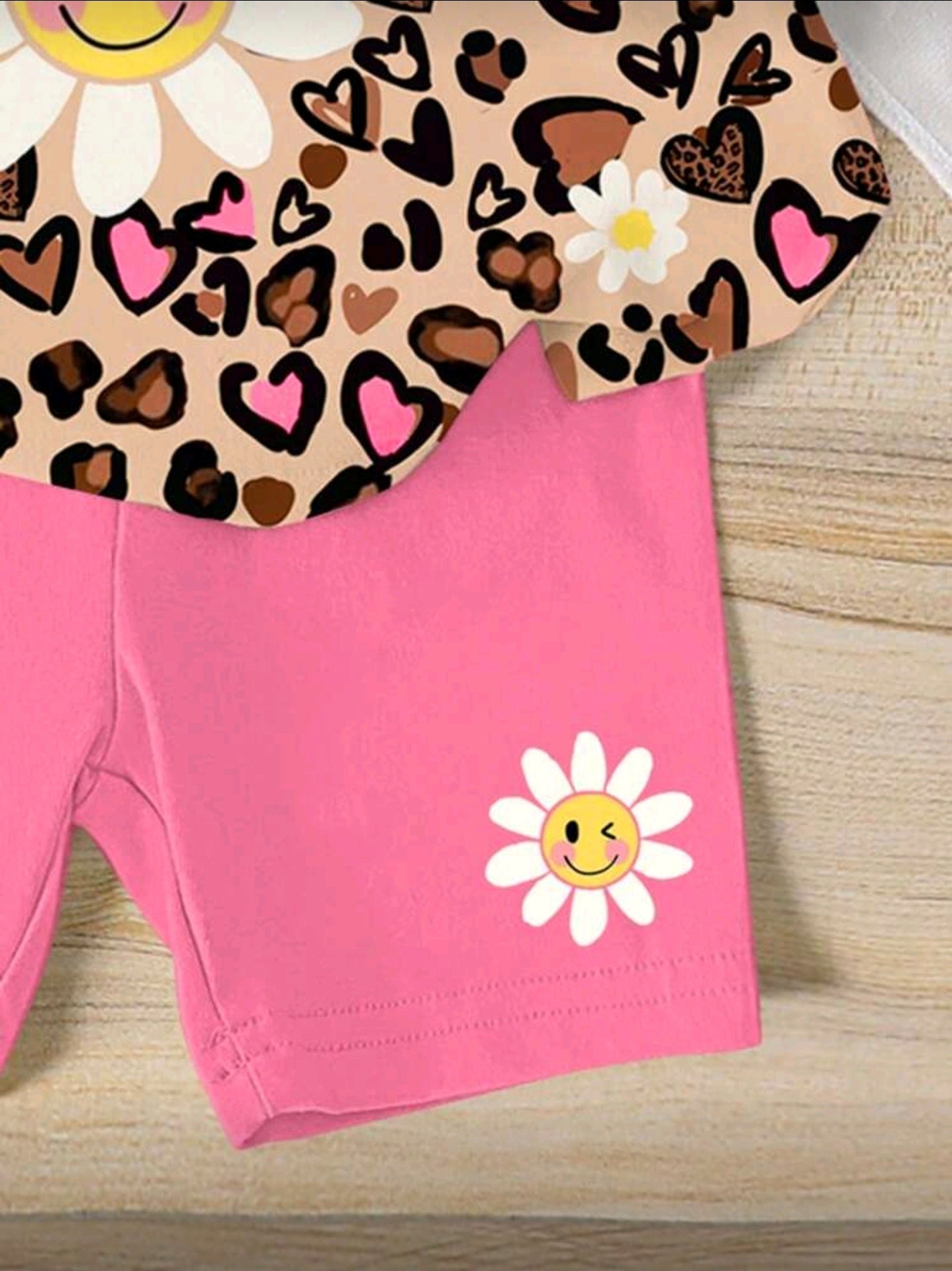 SHEIN Baby Girls' Smile Heart Leopard Print Daisy Graphic Round Neck Short Sleeve T-Shirt And Rose Red Knit Skinny Shorts Set